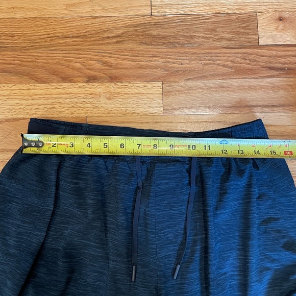 Lululemon Men’s Lined Navy Shorts (Size large) - Picture 8 of 8